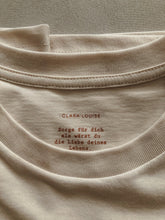 Laden Sie das Bild in den Galerie-Viewer, T-Shirt (Unisex) - Kämpfer Herz (Vintage White)