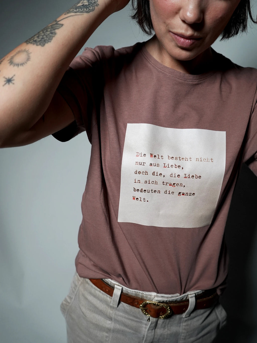 Liebe Welt (Braun) T-Shirt