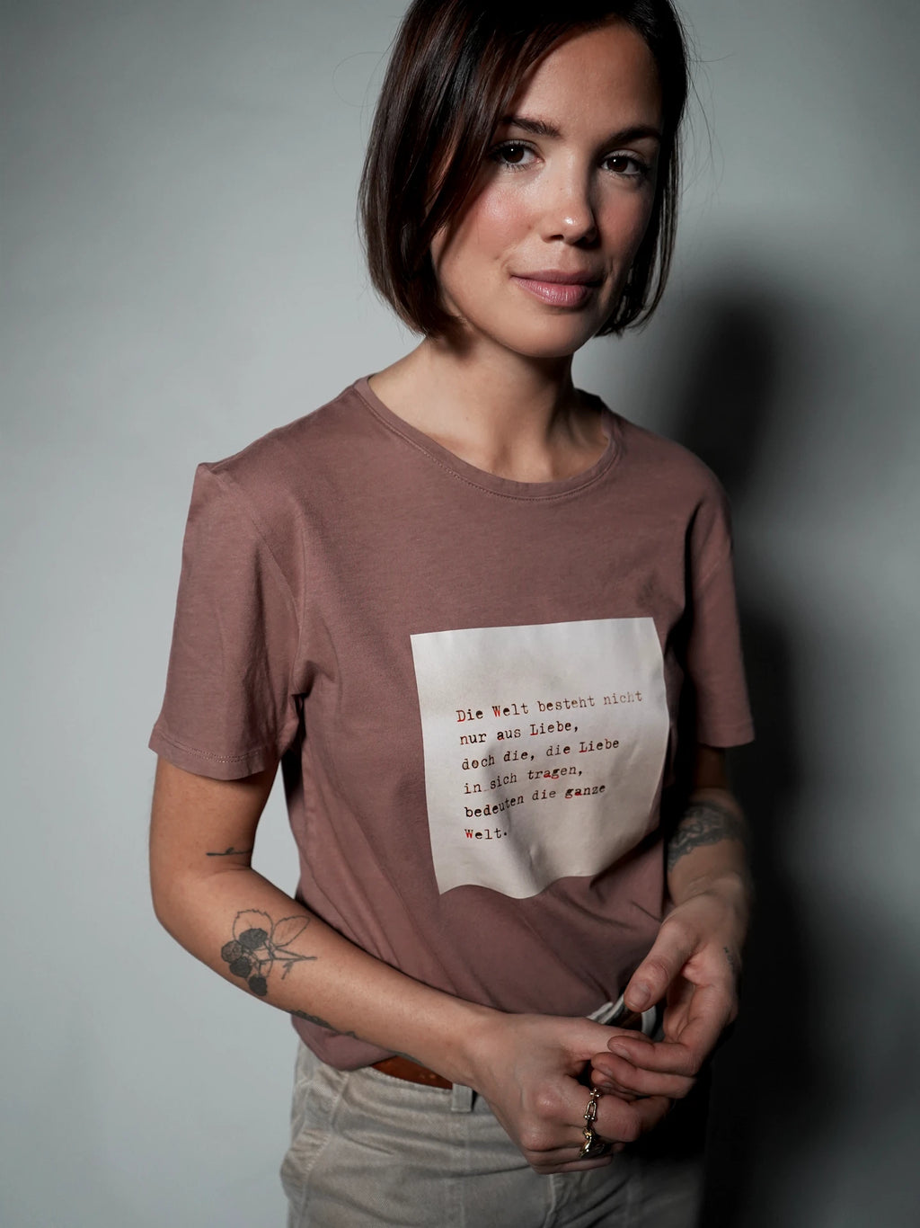 Liebe Welt (Braun) T-Shirt