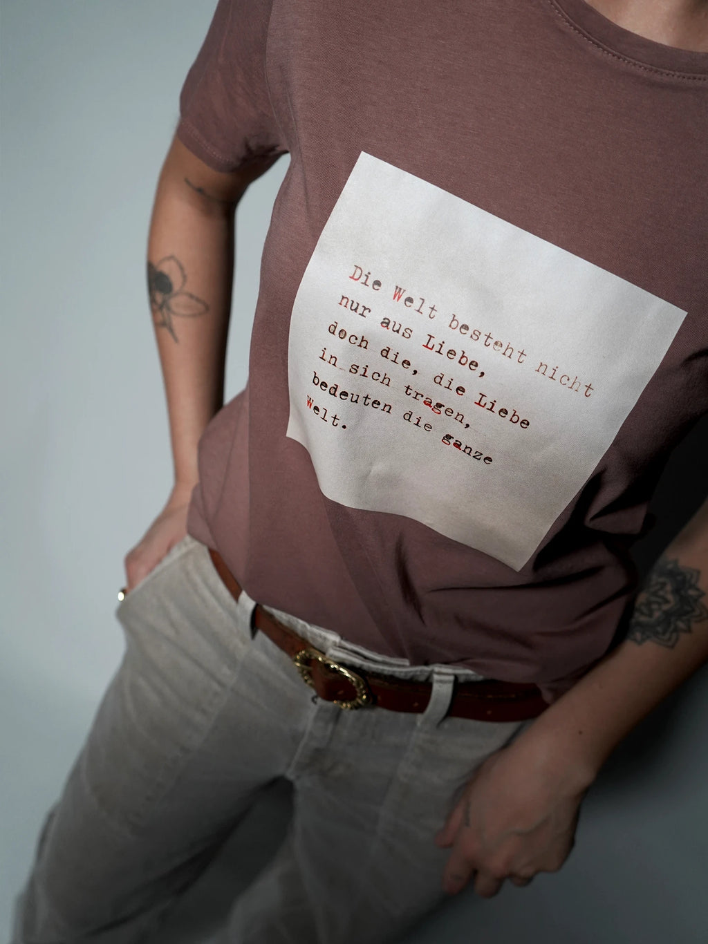 Liebe Welt (Braun) T-Shirt