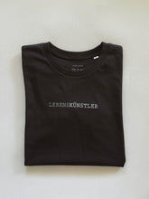 Laden Sie das Bild in den Galerie-Viewer, T-Shirt (Unisex) - LEBENSKÜNSTLER